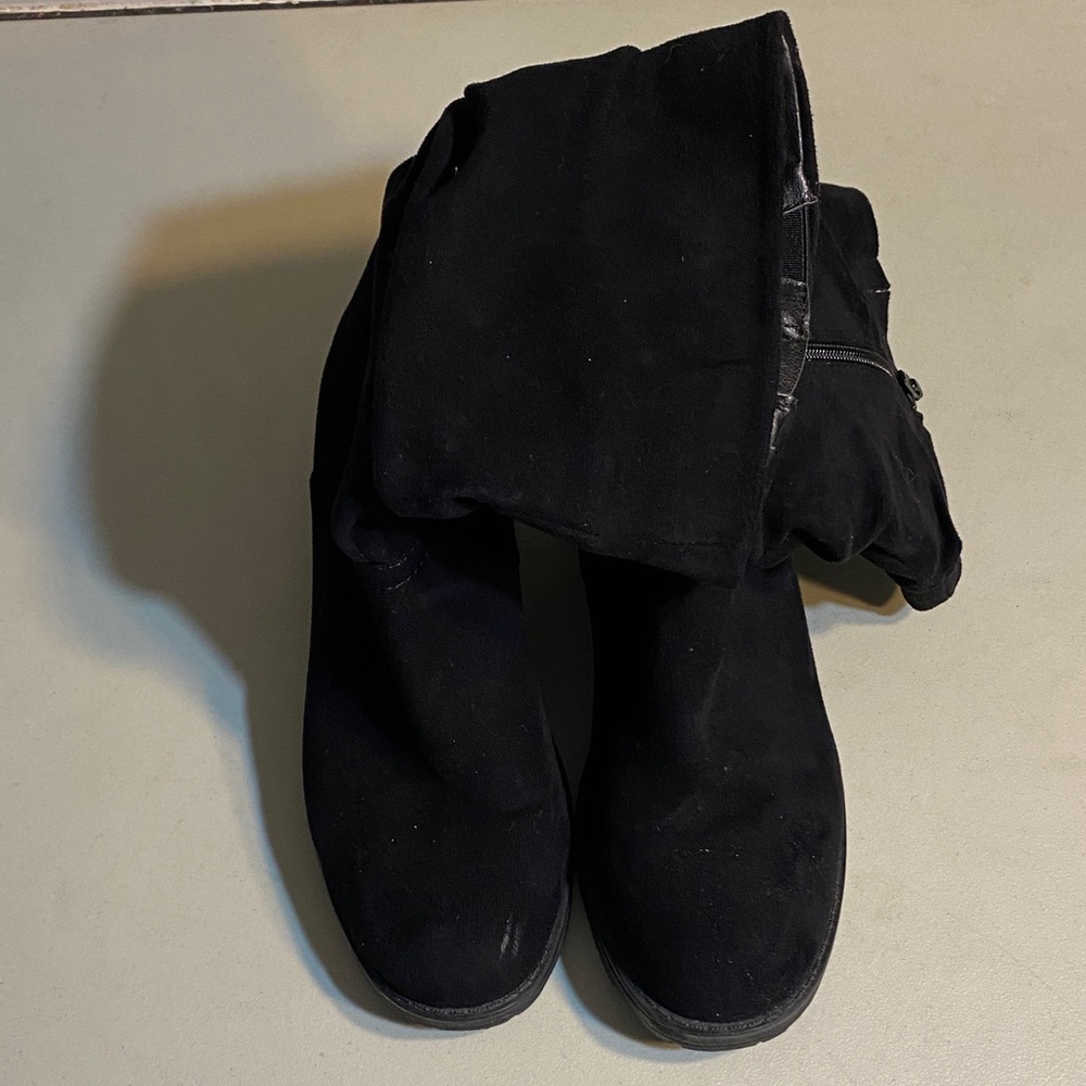 Elegant Black Suede Heeled Boots